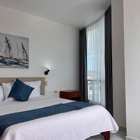 Hostal Carliza Puerto Ayora  Luaran gambar