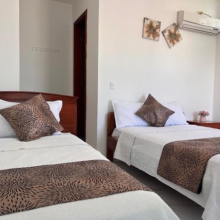 Hostal Carliza Puerto Ayora  Luaran gambar