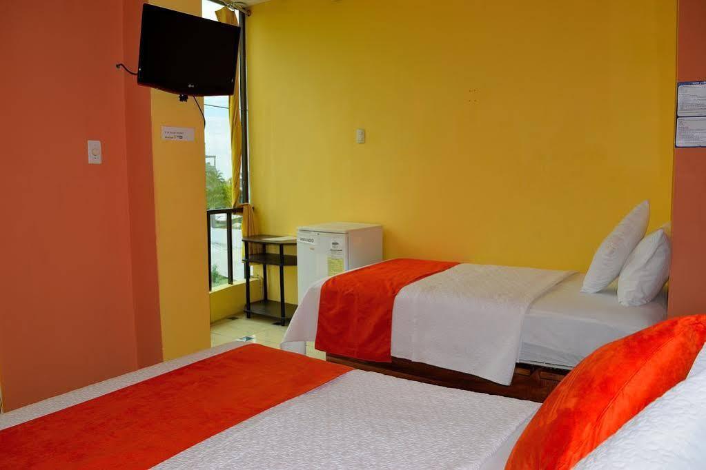 Hostal Carliza Puerto Ayora  Luaran gambar