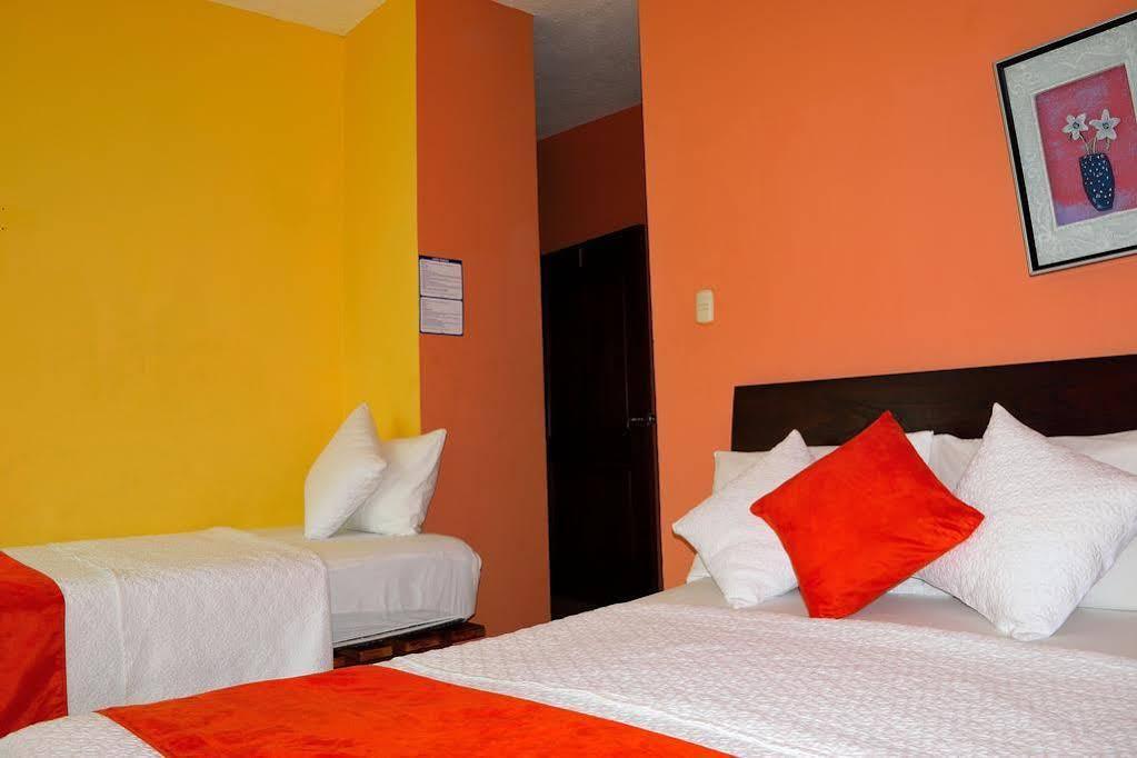 Hostal Carliza Puerto Ayora  Luaran gambar