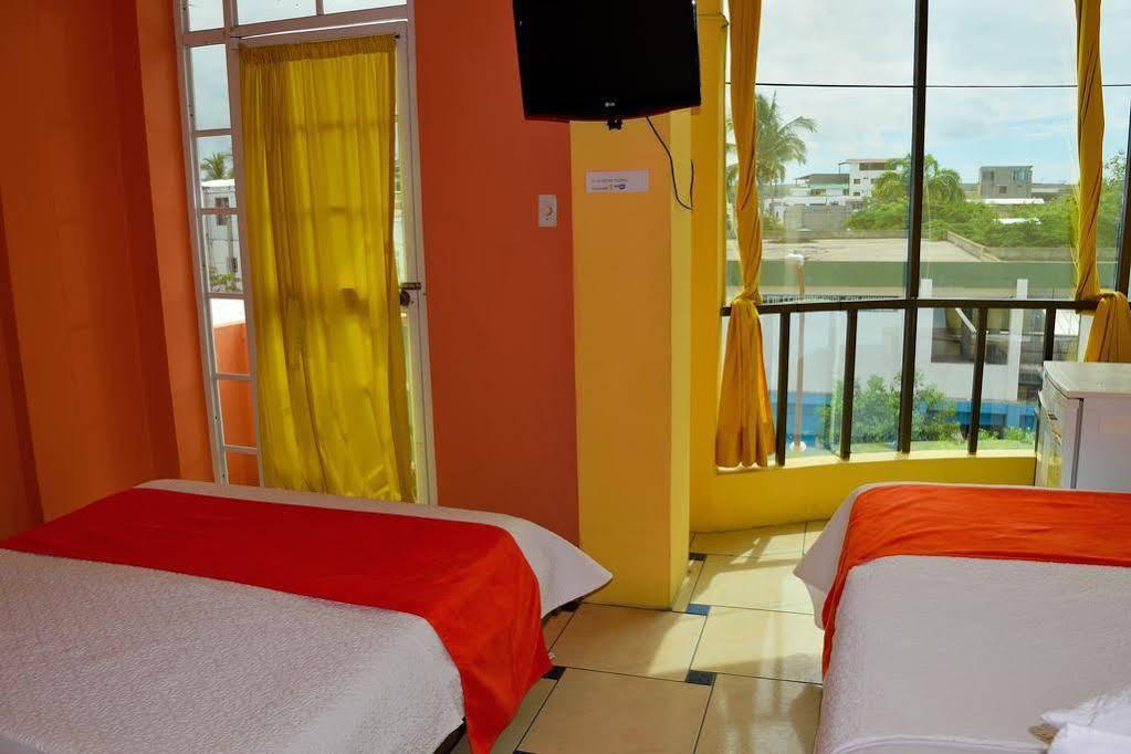 Hostal Carliza Puerto Ayora  Luaran gambar