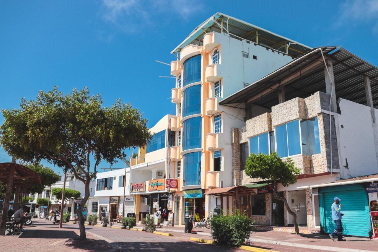 Hostal Carliza Puerto Ayora  Luaran gambar