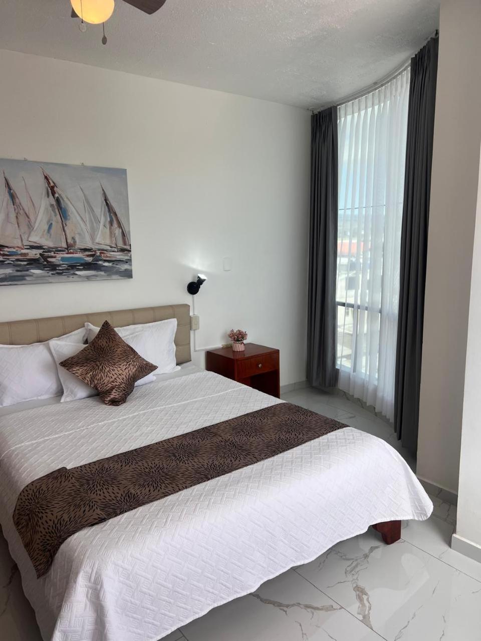 Hostal Carliza Puerto Ayora  Luaran gambar