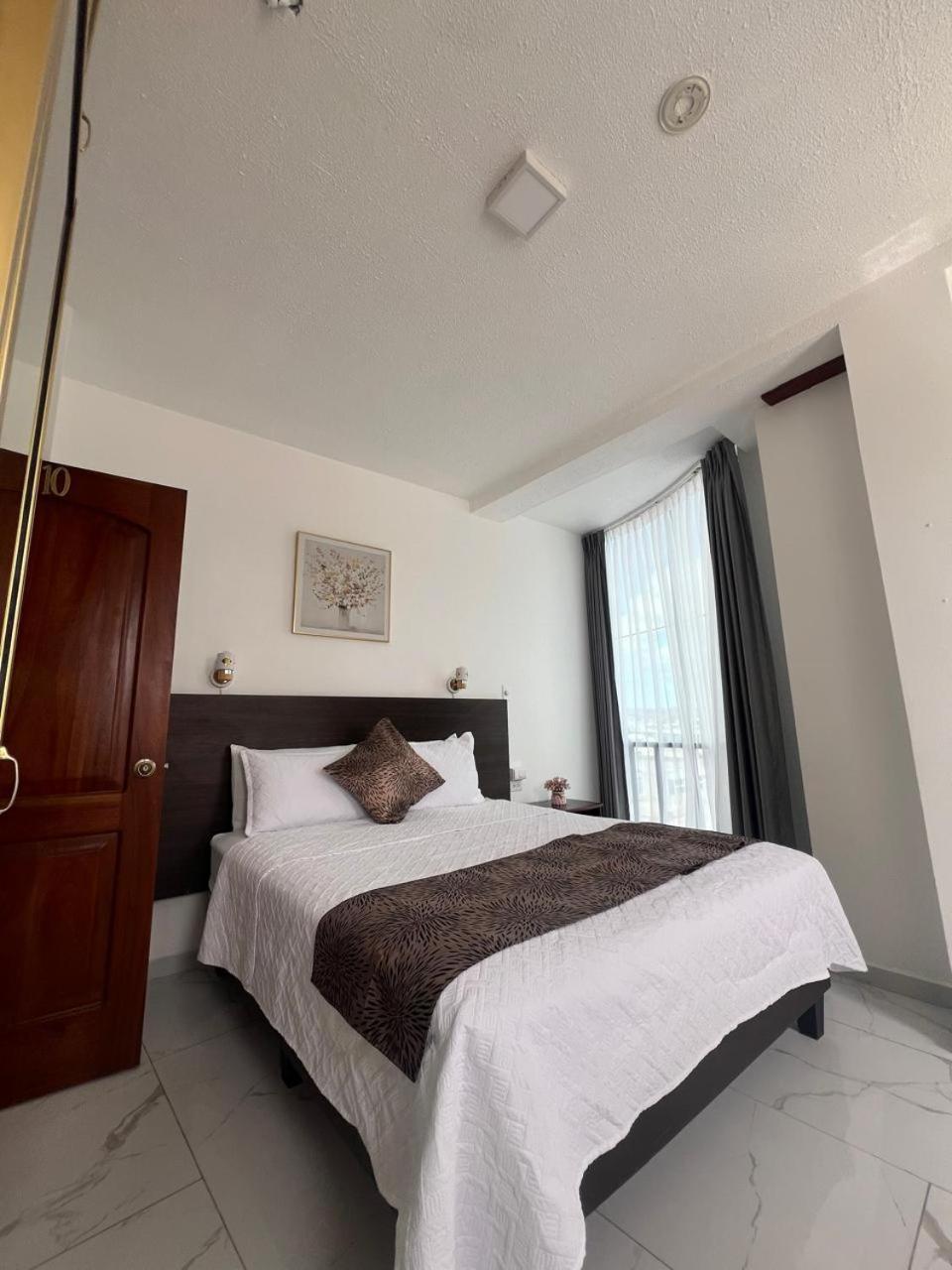 Hostal Carliza Puerto Ayora  Luaran gambar