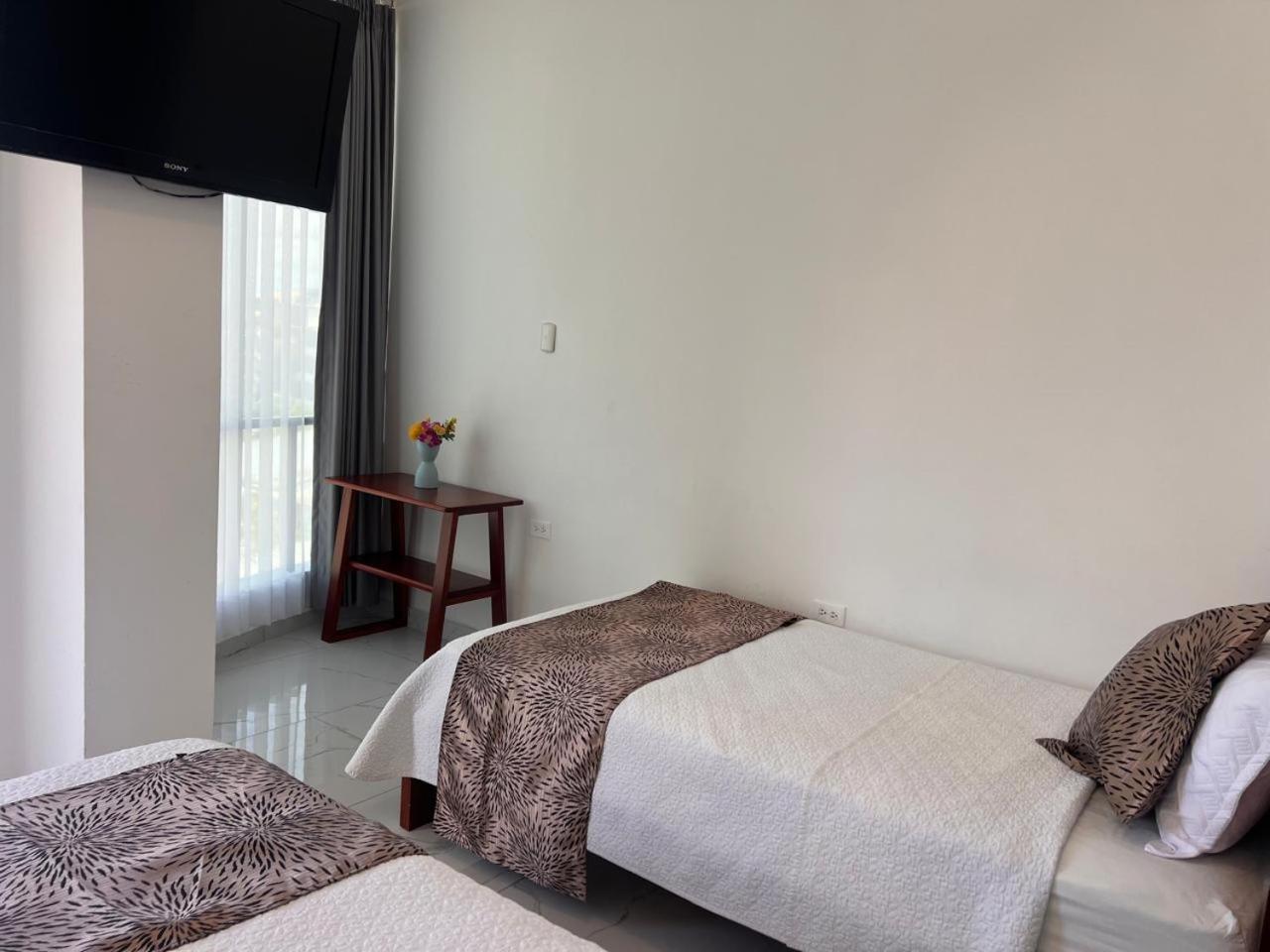Hostal Carliza Puerto Ayora  Luaran gambar