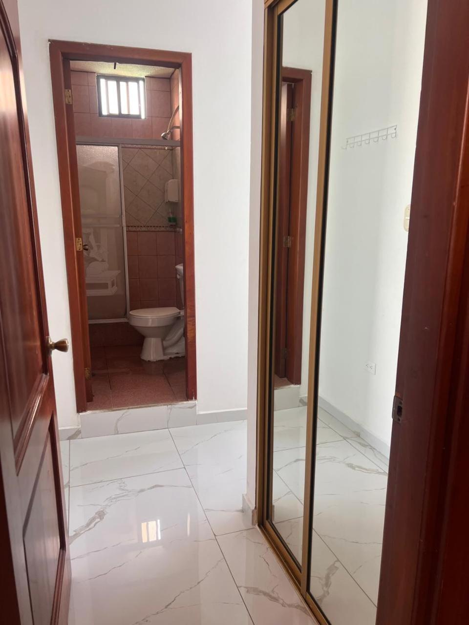 Hostal Carliza Puerto Ayora  Luaran gambar