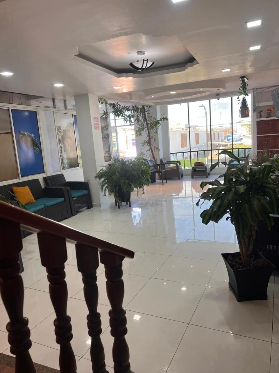 Hostal Carliza Puerto Ayora  Luaran gambar