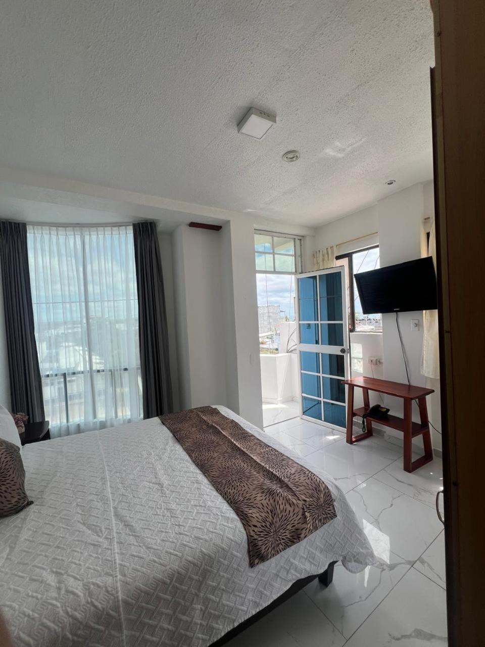 Hostal Carliza Puerto Ayora  Luaran gambar
