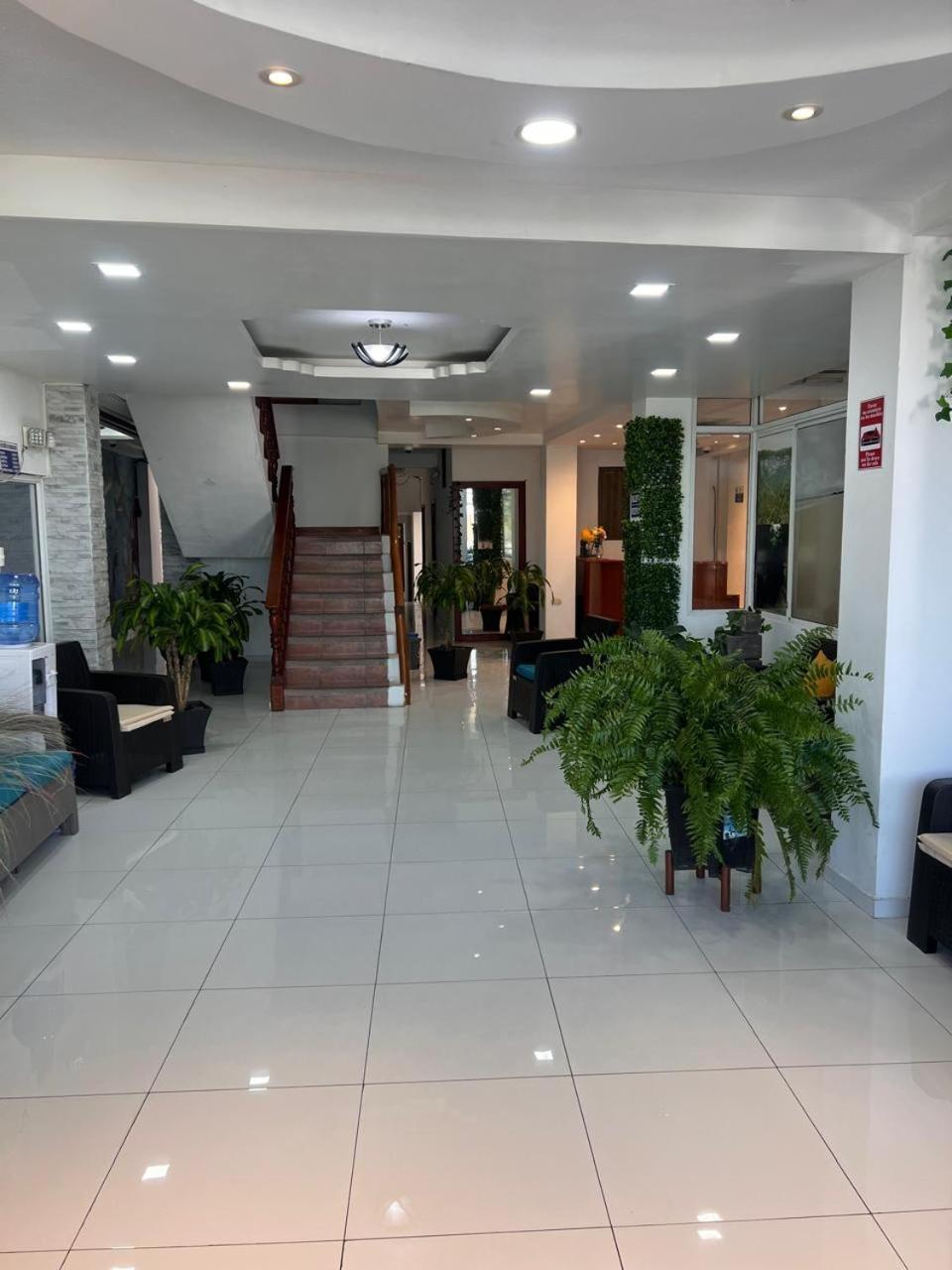 Hostal Carliza Puerto Ayora  Luaran gambar