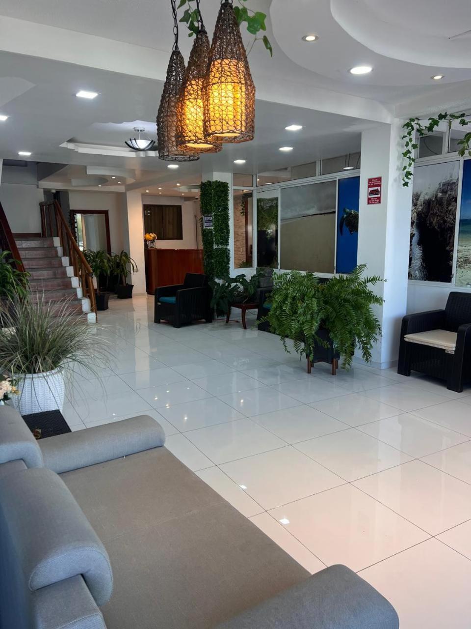 Hostal Carliza Puerto Ayora  Luaran gambar