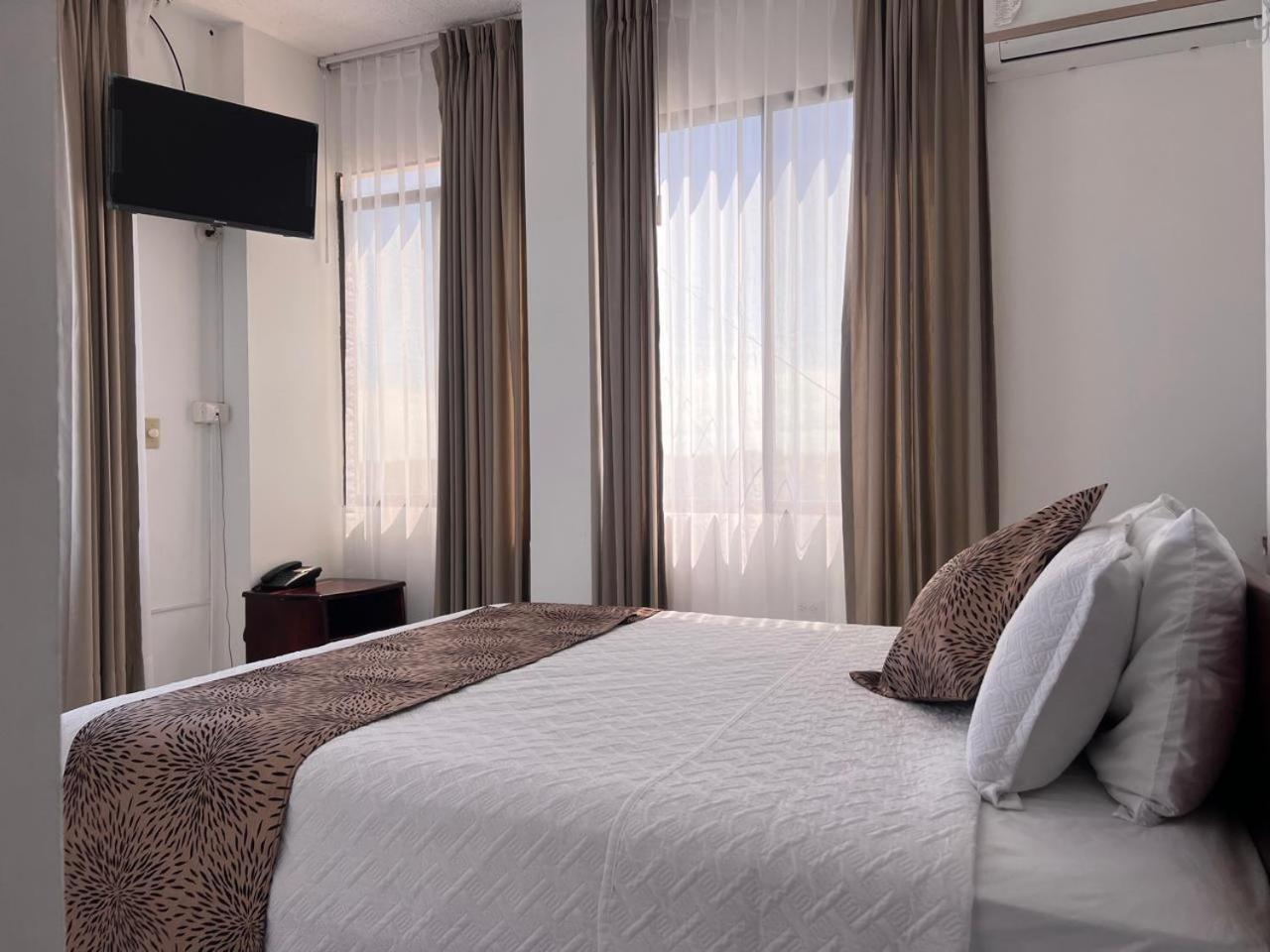 Hostal Carliza Puerto Ayora  Luaran gambar