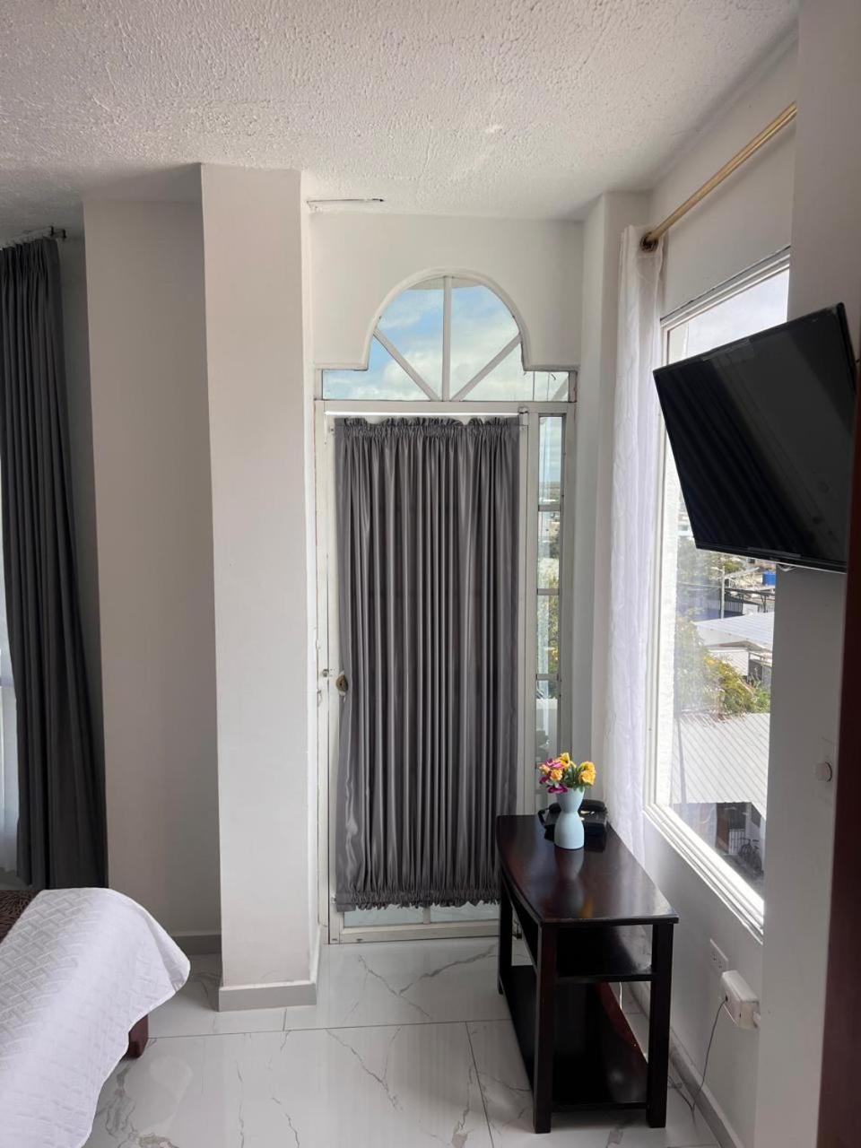 Hostal Carliza Puerto Ayora  Luaran gambar